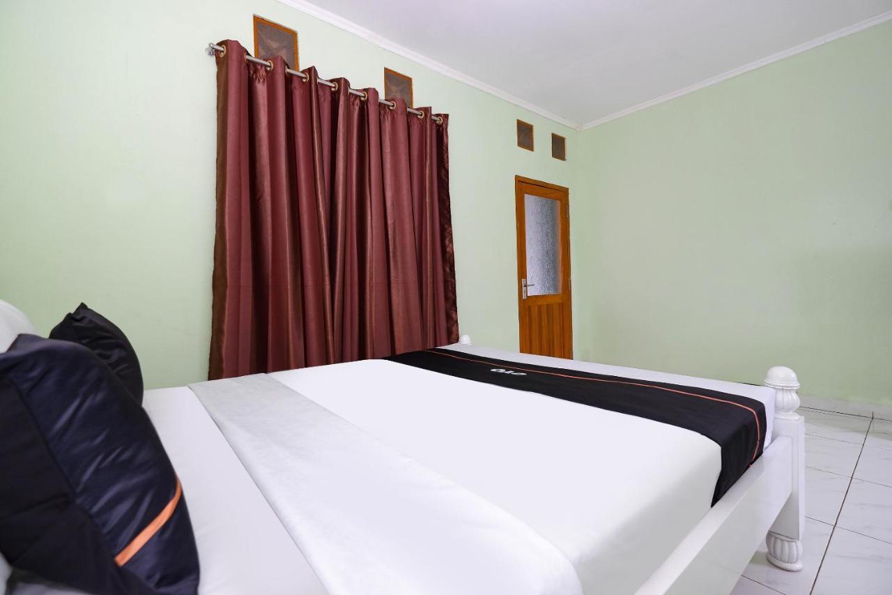 Oyo 3071 Gethsemane 2* Salatiga